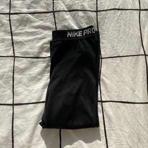 Nike Pro Capri Workout Tights